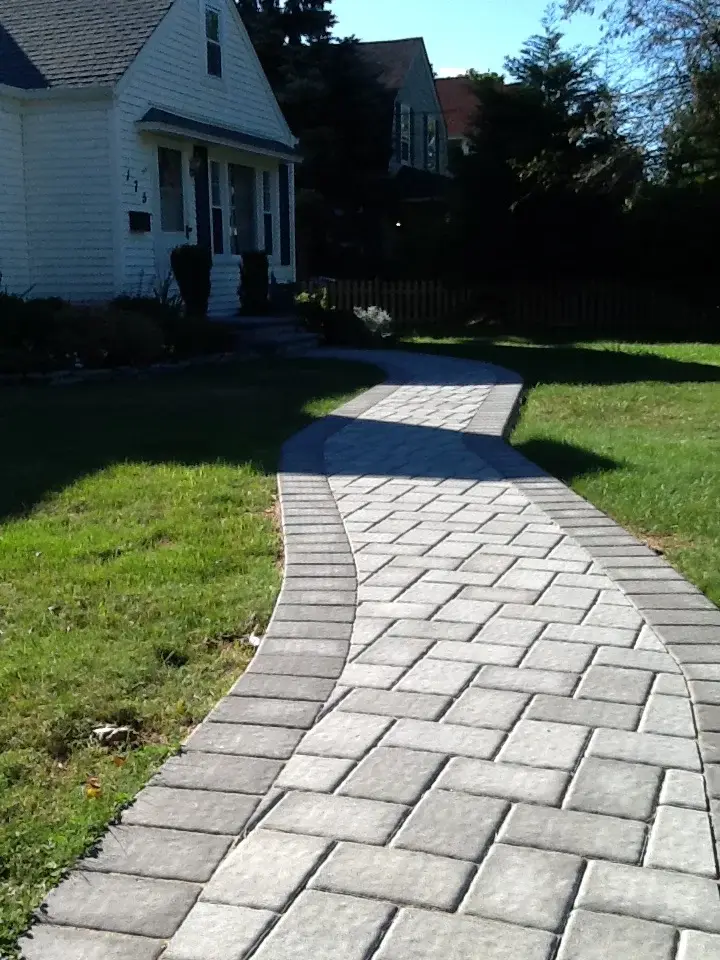 Residential driveway — Cambridge pavers